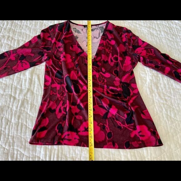 TALBOTS TOP Black Pink Red  Floral V Neck 3/4 Sleeve Size Small NWT. - Picture 5 of 5
